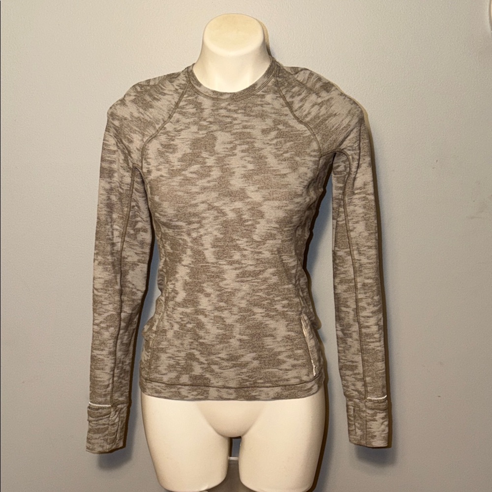 Lululemon Ladies Its Rulu Run Long Sleeve Shirt size 6.